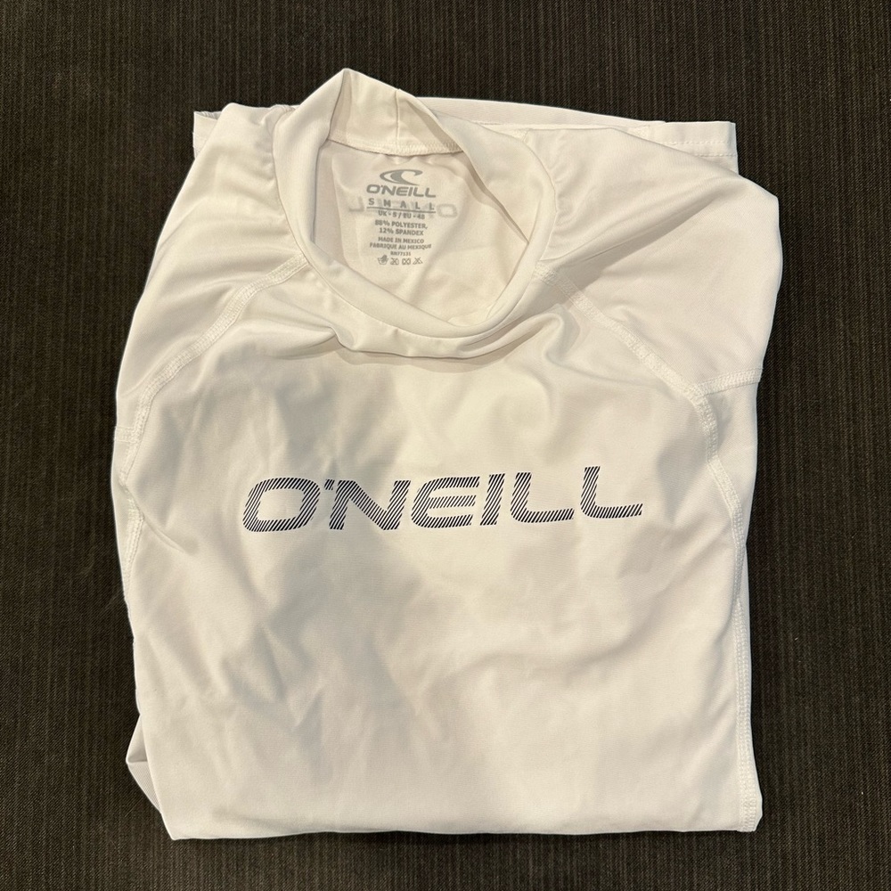 NWOT O’Neill rash guard